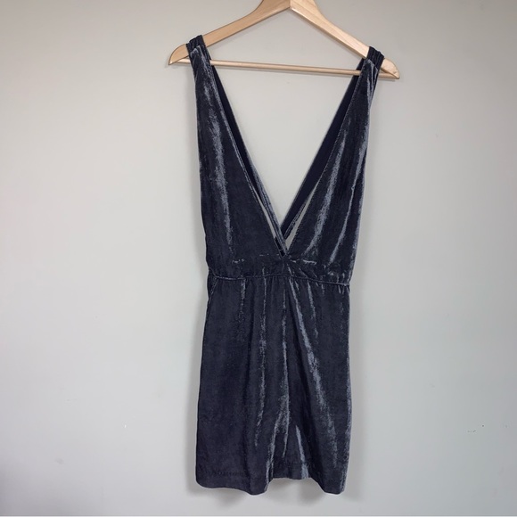 🆕 FREE PEOPLE Velvet Mini Dress Women’s Medium Gray Plunge V Neck Boho Jumper - Picture 1 of 10